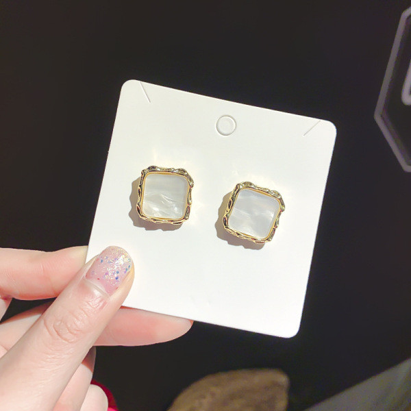 Cercei retro dama in forma patrata