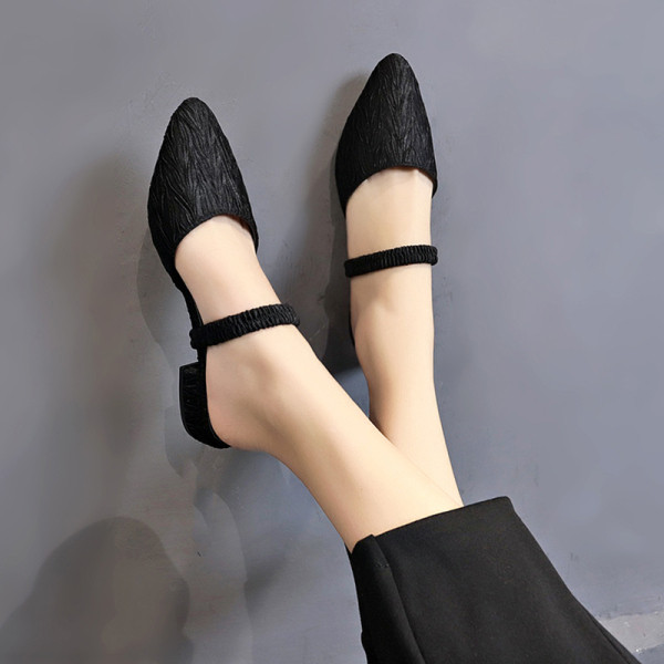 Női modern papucs hegyes modell pánttal és sarokkal