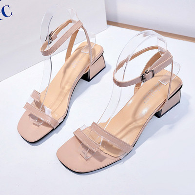 Stilingos moteriškos lakuotos odos basutės storais kulnais