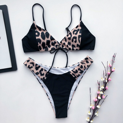 Moodne naiste kaheosaline ujumistrikoo, mille ülaosas on paelad