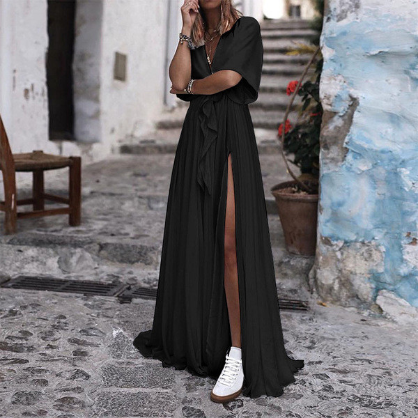 Laisvalaikio moteriška ilga suknelė plačiomis rankovėmis ir skeltuku