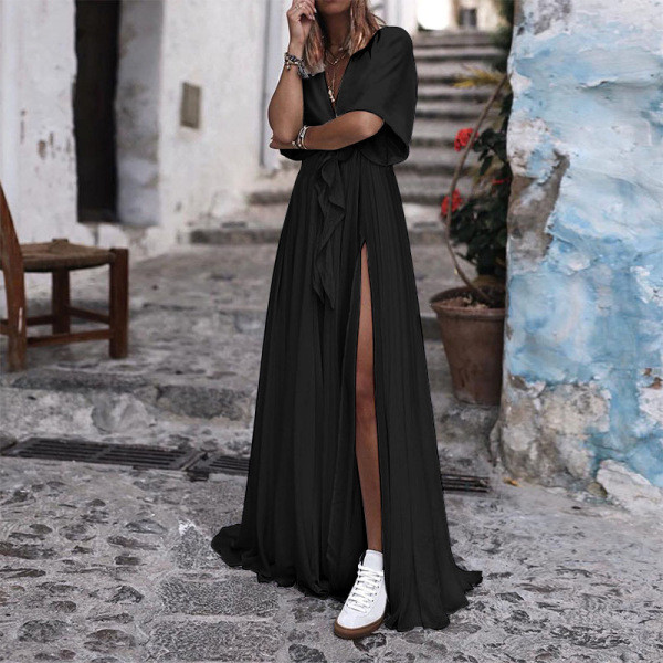 Laisvalaikio moteriška ilga suknelė plačiomis rankovėmis ir skeltuku