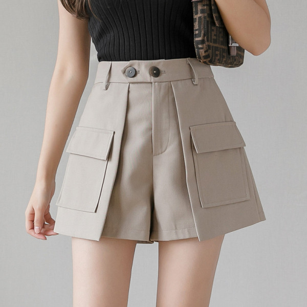 Ženske kratke hlače s visokim strukom i velikim džepovima