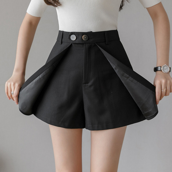 Ženske kratke hlače s visokim strukom i velikim džepovima