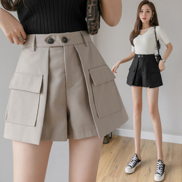 Ženske kratke hlače s visokim strukom i velikim džepovima