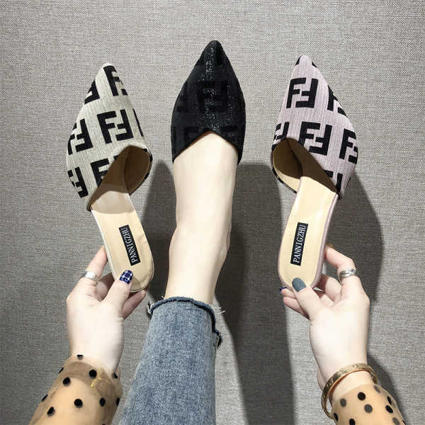 Női rugós papucs sarokkal - hegyes modell