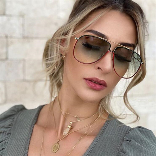 Ochelari moderni de dama cu lentile colorate