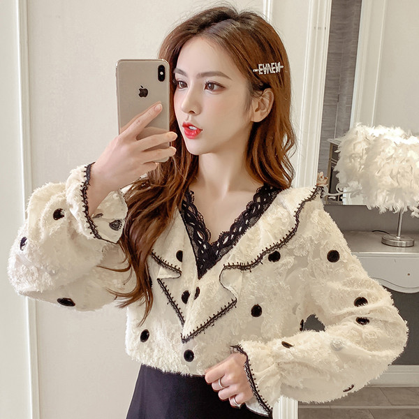 Cămașă casual de damă cu dantelă și decolteu spitz