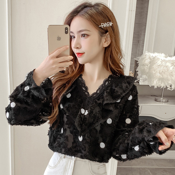 Cămașă casual de damă cu dantelă și decolteu spitz