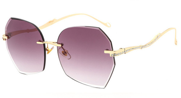 Jauns modernu saulesbriļļu modelis ar krāsainām lēcām