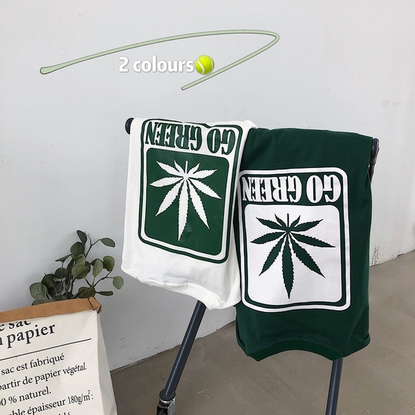 Ležerna muška majica s ovalnim izrezom i printom na leđima