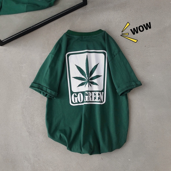 Ležerna muška majica s ovalnim izrezom i printom na leđima