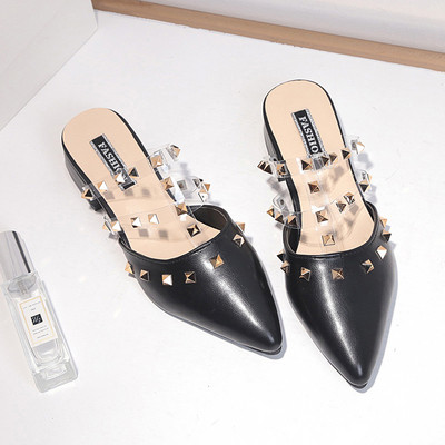 Papuci de damă moderni din piele artificială cu nituri metalice