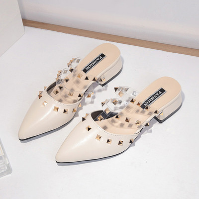 Papuci de damă moderni din piele artificială cu nituri metalice