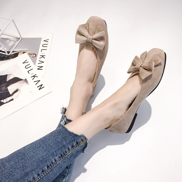 Zomšiniai moteriški laisvalaikio batai plokščiu padu ir kaspinu