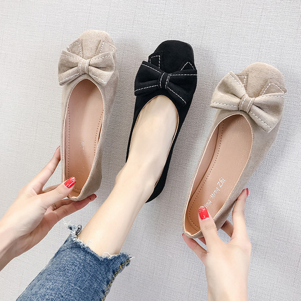 Zomšiniai moteriški laisvalaikio batai plokščiu padu ir kaspinu