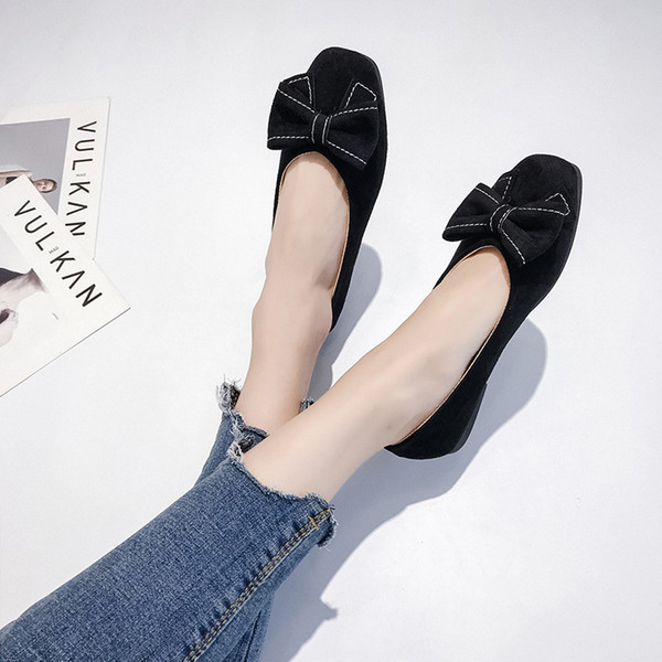 Zomšiniai moteriški laisvalaikio batai plokščiu padu ir kaspinu