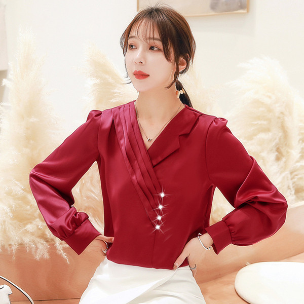 Bluza de dama model nou cu decolteu spitz si maneci lungi - model lat