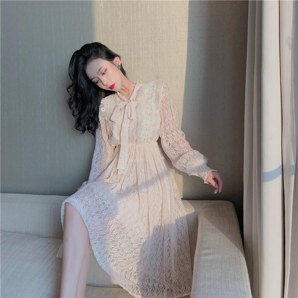 Rochie de dama vintage din dantela cu guler cu panglica