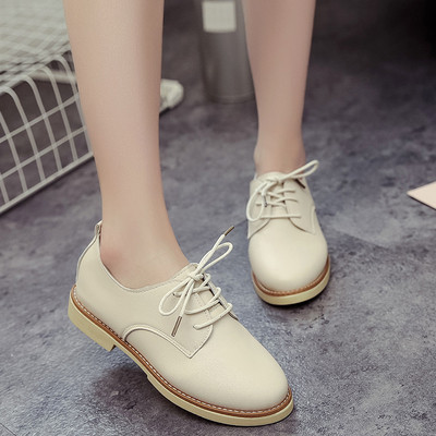 Műbőrből készült, fűzős női alkalmi cipő