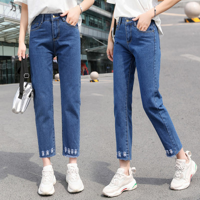 Blugi dama casual cu lungimea de 9/10 si motive rupte – model drept