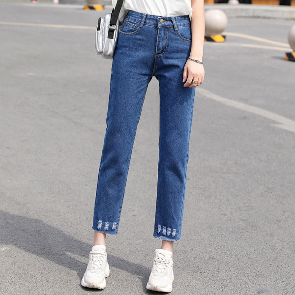 Blugi dama casual cu lungimea de 9/10 si motive rupte – model drept