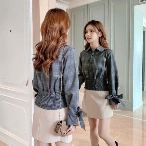 Moteriški laisvalaikio marškiniai su klasikine apykakle, sagomis ir kaspinu ant rankovių