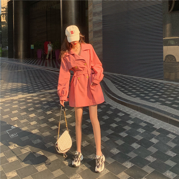 Trenci de dama modern cu nasturi si curea