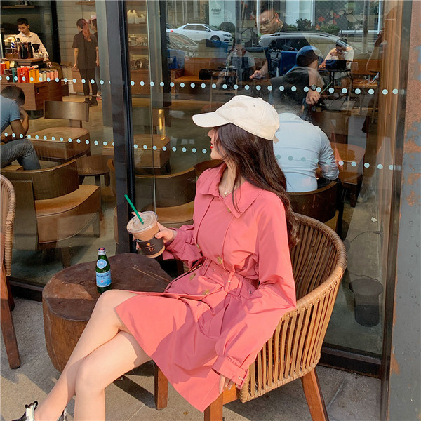 Trenci de dama modern cu nasturi si curea