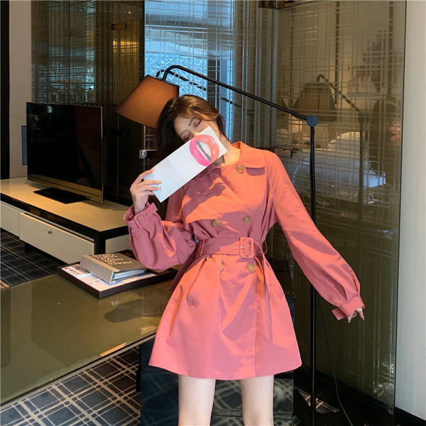 Trenci de dama modern cu nasturi si curea