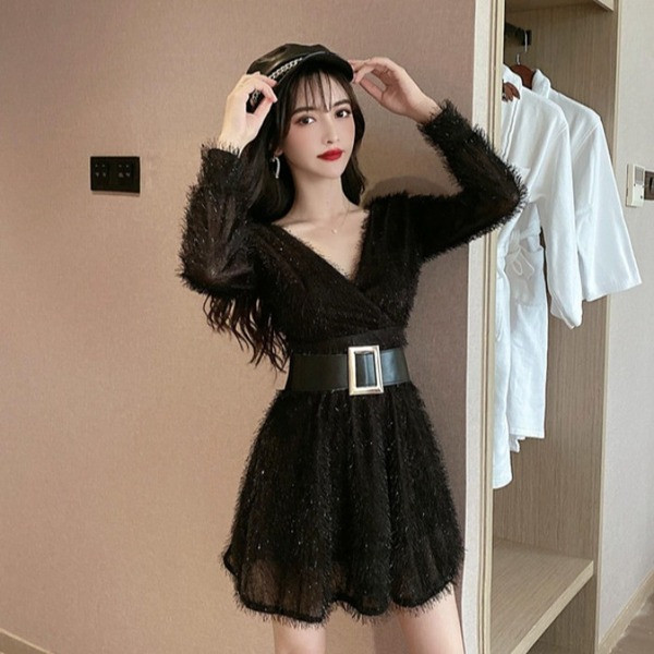 Sieviešu retro kleita ar garām piedurknēm un špica kakla izgriezumu