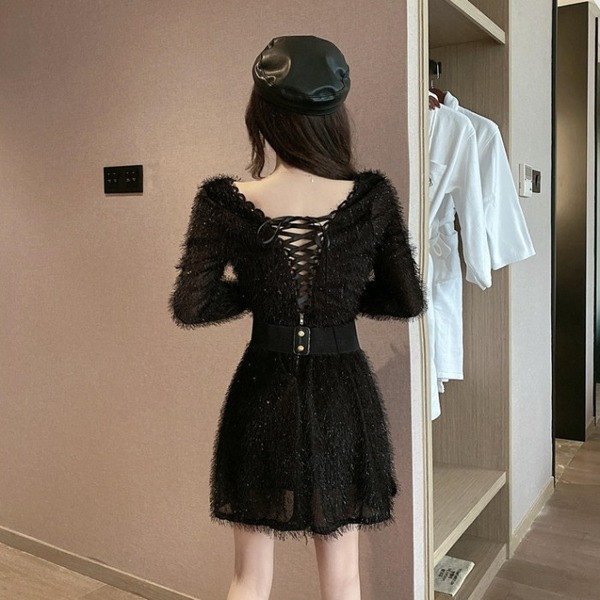 Sieviešu retro kleita ar garām piedurknēm un špica kakla izgriezumu