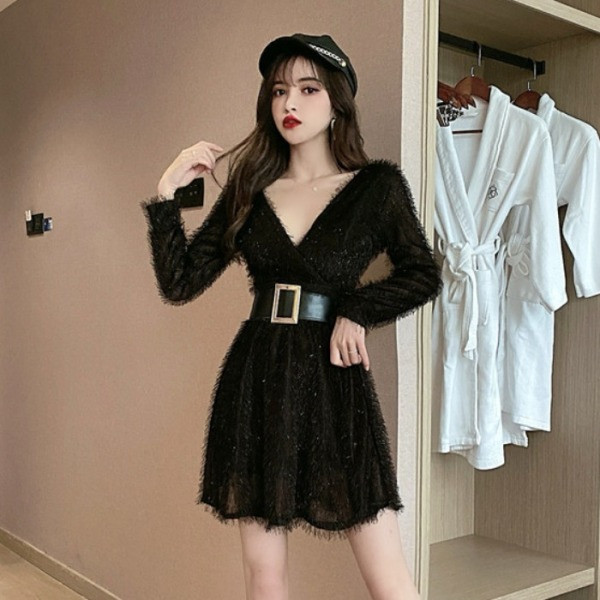 Sieviešu retro kleita ar garām piedurknēm un špica kakla izgriezumu