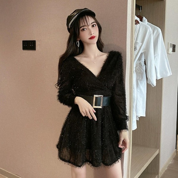 Sieviešu retro kleita ar garām piedurknēm un špica kakla izgriezumu