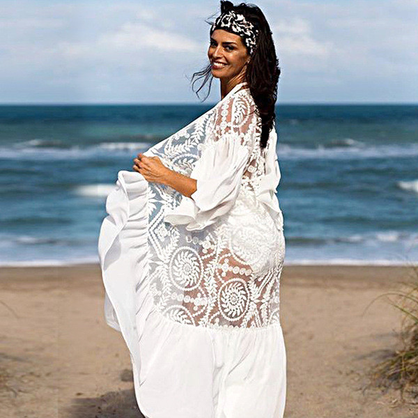 Moteriškas ilgas pareo su nėriniais ir ilgomis rankovėmis