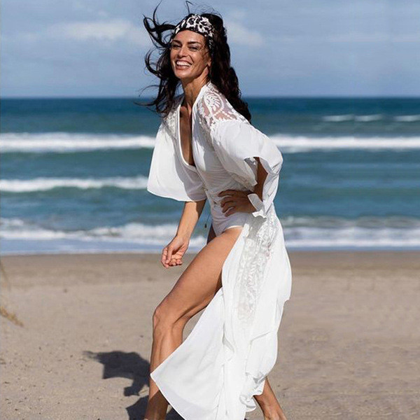 Moteriškas ilgas pareo su nėriniais ir ilgomis rankovėmis