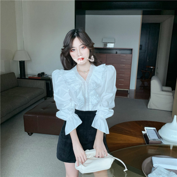 Retro női ing spitz nyakkivágással és békával