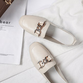 Moderne ženske mokasine od eko kože sa metalnim elementom