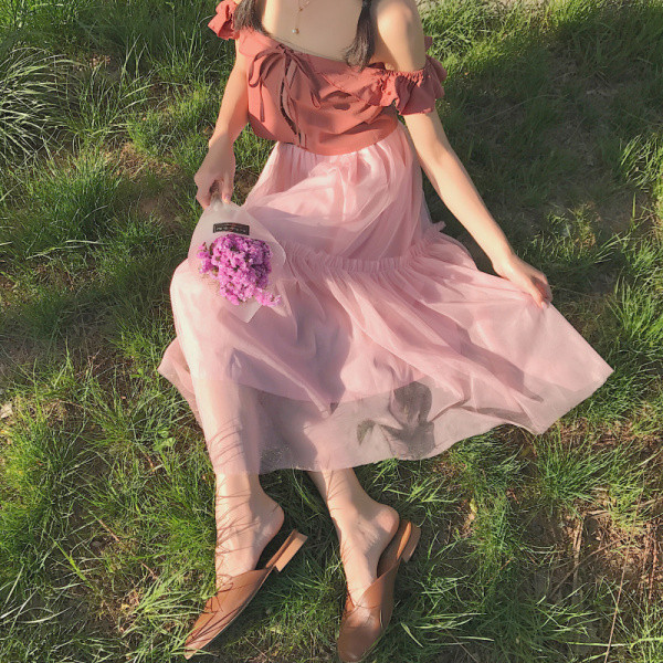 Izrezana ženska suknja od tila