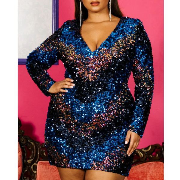 Új modell női modern ruha flitterekkel - nagy méretben