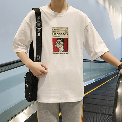 Ovaalse dekoltee ja värvitrükiga meeste T-särk