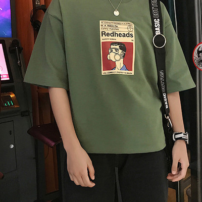 Ovaalse dekoltee ja värvitrükiga meeste T-särk