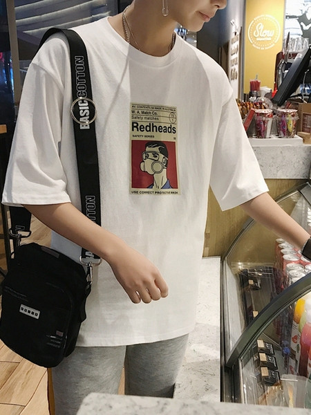 Ovaalse dekoltee ja värvitrükiga meeste T-särk