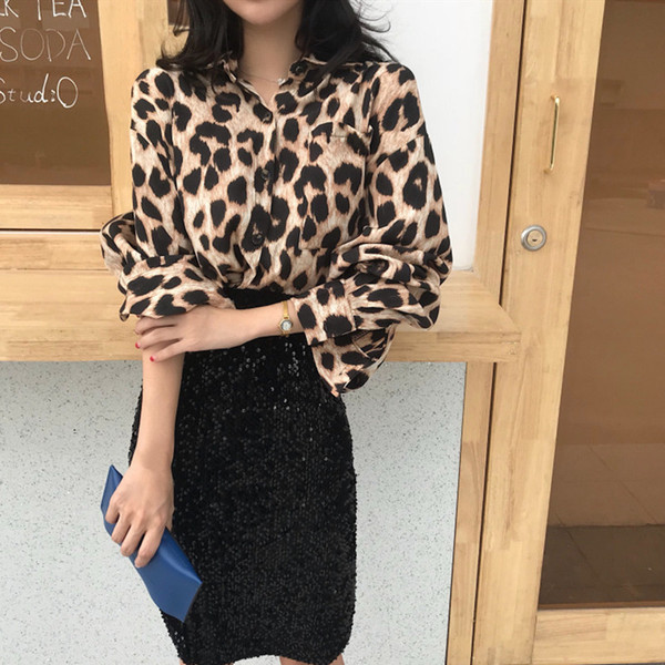 Aktuāls sieviešu krekls ar klasisku apkakli un leoparda apdruku