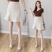 Laisvalaikio moteriškas trumpas sijonas aukštu liemeniu – švarus modelis