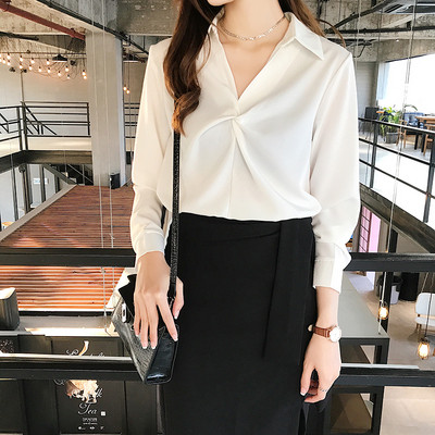 Modernūs moteriški marškiniai su špico iškirpte ir ilgomis rankovėmis