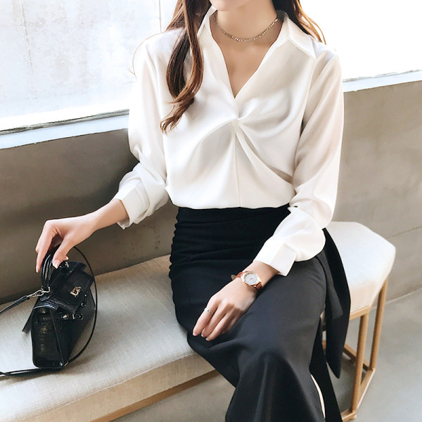 Modernūs moteriški marškiniai su špico iškirpte ir ilgomis rankovėmis