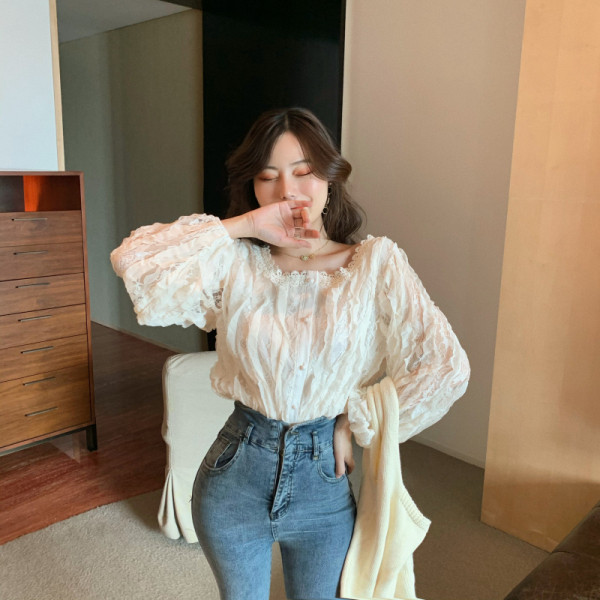 Moderns sieviešu mežģīņu krekls ar pufīgām piedurknēm