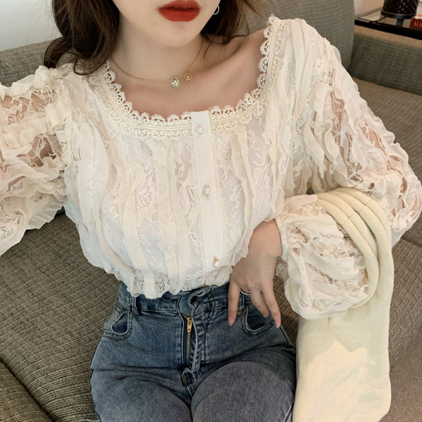 Moderns sieviešu mežģīņu krekls ar pufīgām piedurknēm