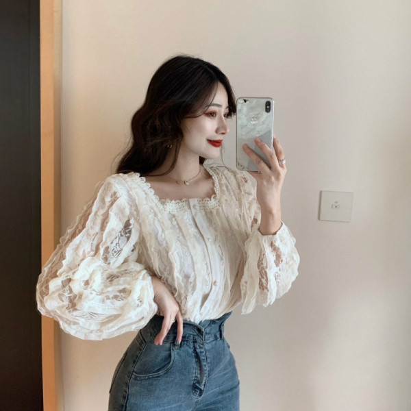 Moderns sieviešu mežģīņu krekls ar pufīgām piedurknēm